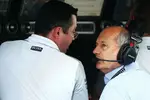 Foto zur News: Eric Boullier und Ron Dennis