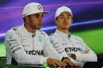 Foto zur News: Lewis Hamilton (Mercedes) und Nico Rosberg (Mercedes)