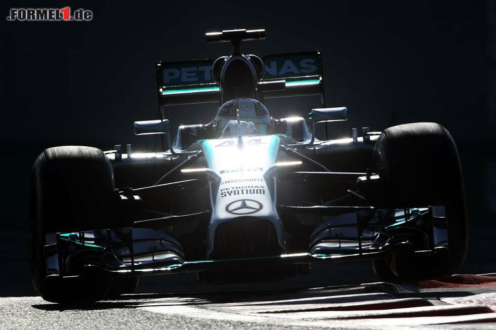 Foto zur News: Lewis Hamilton leistete sich am Nachmittag zu viele kleine Fahrfehler und konnte nur auf diesem Foto glänzen - Rang zwei mit 0,386 Sekunden Rückstand