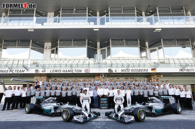 Foto zur News: Das Mercedes-Team versammelte sich vor dem Rennen noch zum Gruppenfoto