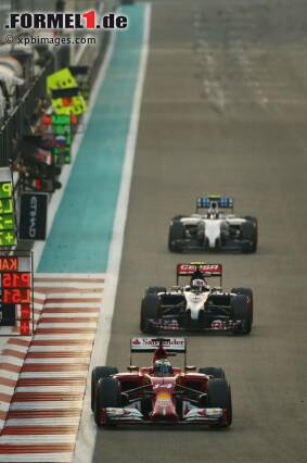 Foto zur News: Fernando Alonso fuhr auch in Abu Dhabi der Spitze hinterher