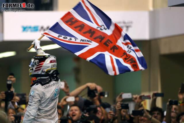 Foto zur News: Toto Wolff und Niki Lauda bejubeln den Titelgewinn von Lewis Hamilton