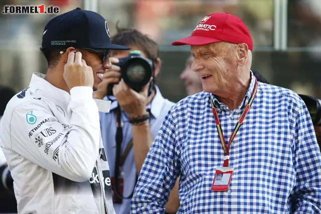 Lewis Hamilton und Niki Lauda (Mercedes AMG Petronas Formula One Team) Foto zur News: Lewis Hamilton und Niki Lauda (Mercedes AMG Petronas Formula One Team)