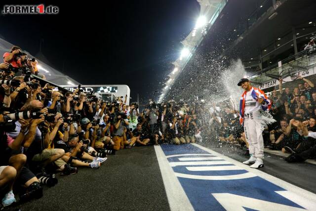 Foto zur News: Steht am Abend bei der großen Titelfeier im Mittelpunkt: Champion Lewis Hamilton