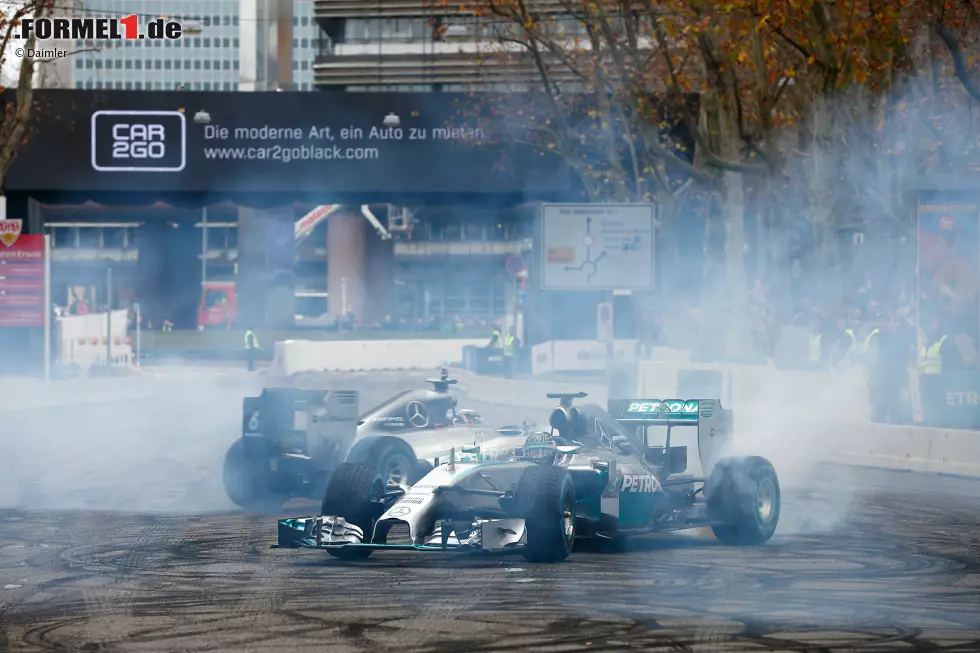 Foto zur News: Nico Rosberg (Mercedes) und Lewis Hamilton (Mercedes)