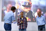Foto zur News: Christian Horner, Sebastian Vettel und Adrian Newey