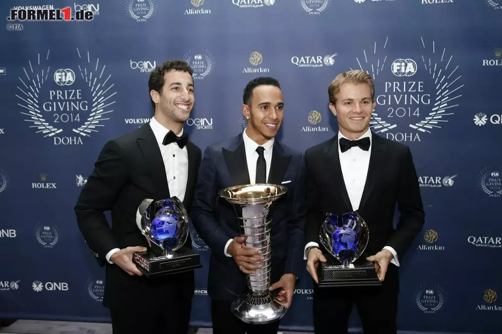 Foto zur News: Daniel Ricciardo (Red Bull), Lewis Hamilton und Nico Rosberg (Mercedes)