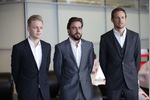 Foto zur News: Jenson Button, Fernando Alonso und Kevin Magnussen (McLaren)