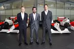 Foto zur News: Jenson Button, Fernando Alonso und  Kevin Magnussen (McLaren)