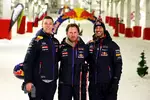 Foto zur News: Daniil Kwjat, Christian Horner und Daniel Ricciardo (Red Bull)