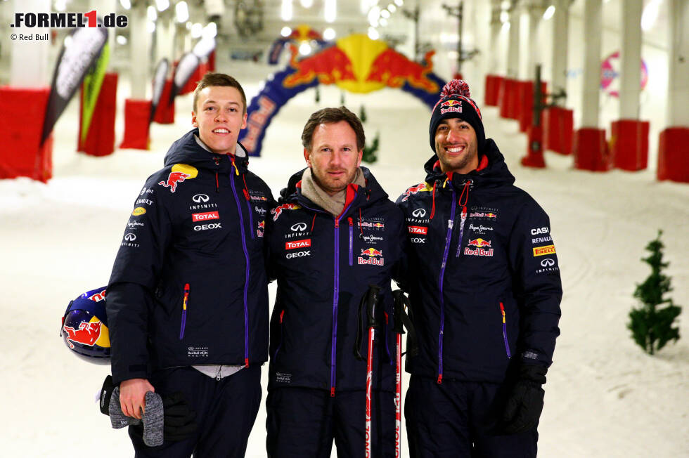 Foto zur News: Daniil Kwjat, Christian Horner und Daniel Ricciardo (Red Bull)