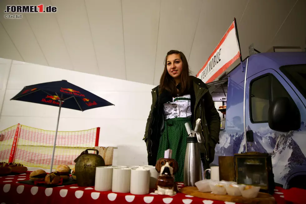 Foto zur News: Red-Bull-Girl