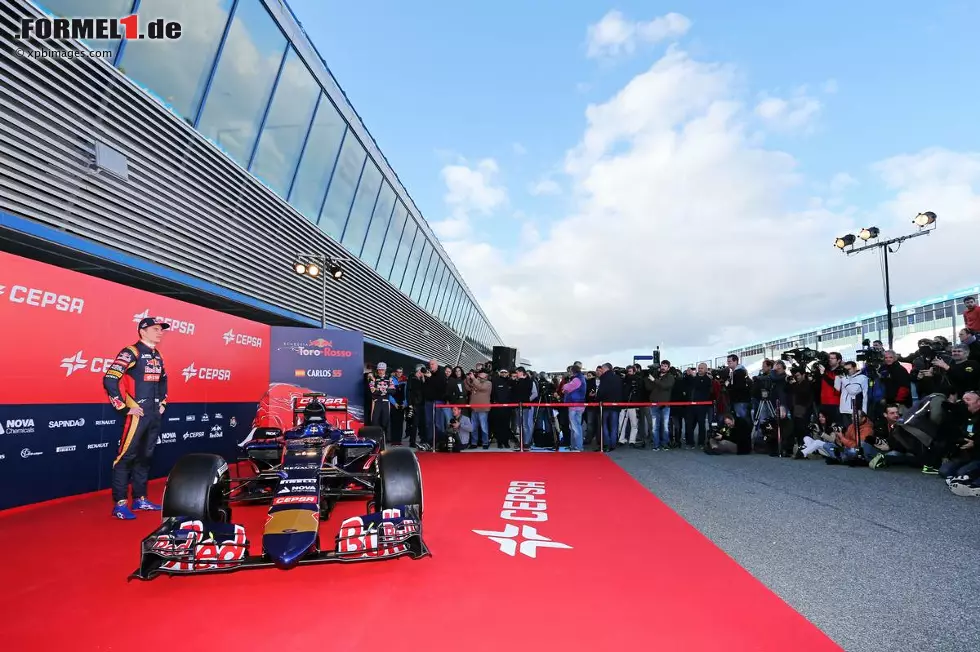 Foto zur News: Präsentation des Toro-Rosso-Renault STR10