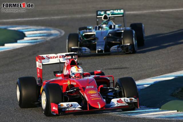 Foto zur News: Überraschung in Jerez: Beim Testauftakt in Spanien sicherte sich Sebastian Vettel bei seinem ersten offiziellen Einsatz für Ferrari die Tagesbestzeit. Der Deutsche fuhr ordentliche 60 Runden und umrundete den Kurs einmal in 1:22.620 Minuten.