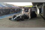 Foto zur News: Lewis Hamilton und Nico Rosberg mit dem Mercedes F1 W06 Hybrid