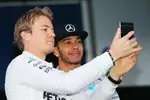 Foto zur News: Nico Rosberg (Mercedes) und Lewis Hamilton (Mercedes)