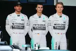 Foto zur News: Lewis Hamilton (Mercedes), Pascal Wehrlein (Mercedes DTM) und Nico Rosberg (Mercedes)