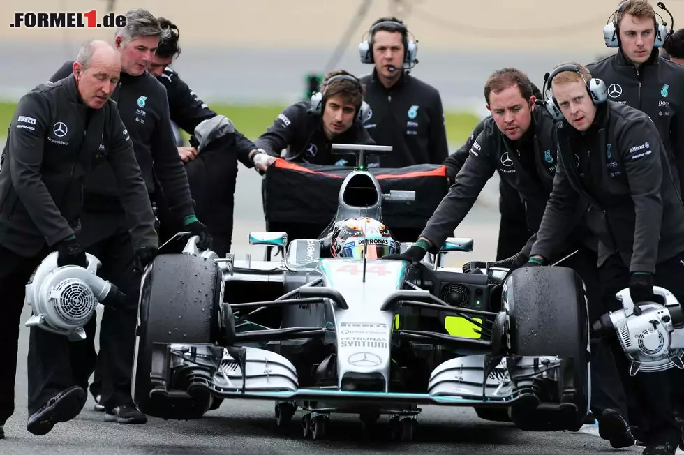 Foto zur News: Das Kilometerwunder Mercedes F1 W06 Hybrid erleidet den ersten technischen Defekt des Jahres: Problem im Wassersystem.