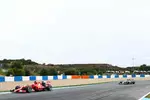 Foto zur News: Nico Rosberg (Mercedes) und Kimi Räikkönen (Ferrari)