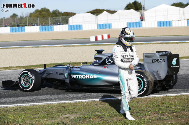 Foto zur News: Mercedes darf sich hingegen wieder die Zuverlässigkeitskrone aufsetzen: Lewis Hamilton drehte 117 Runden, musste seinen F1 W06 Hybrid aber einmal vorzeitig abstellen. Der Weltmeister drehte sich mit Slicks auf noch leicht feuchter Strecke. In der Zeitentabelle gab es Rang drei (+1,331 Sekunden).