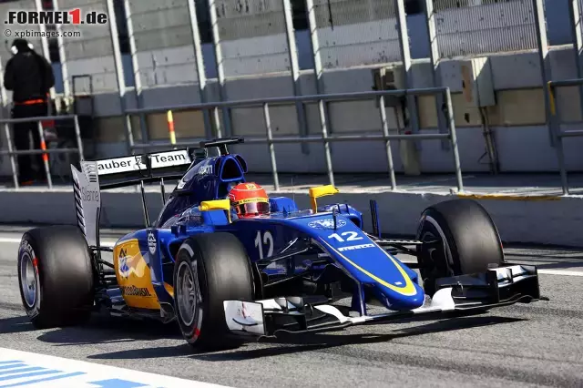 Foto zur News: Sauber war zuvor mit einem etwas veränderten Design mit mehr gelb an der Fahrzeugnase und am Heckflügel aufgefallen.