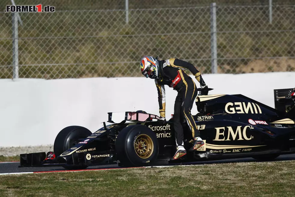 Lotus behob den Defekt, doch eine Stunde später stand Maldonado erneut auf der Strecke und sorgte für die zweite rote Flagge des Tages. Foto zur News: Lotus behob den Defekt, doch eine Stunde später stand Maldonado erneut auf der Strecke und sorgte für die zweite rote Flagge des Tages.