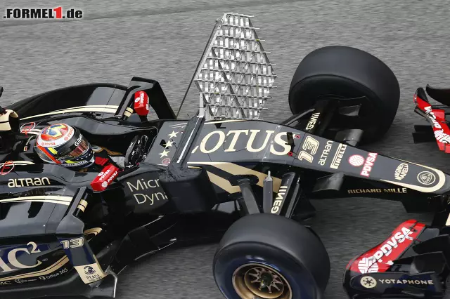 Foto zur News: Auch heute wieder in Barcelona zu sehen: Die teilweise bizarr aussehenden Aero-Sonden, wie hier am Lotus von Pastor Maldonado. Ohne das Gestell fährt der Venezolaner die schnellste Zeit des Tages.