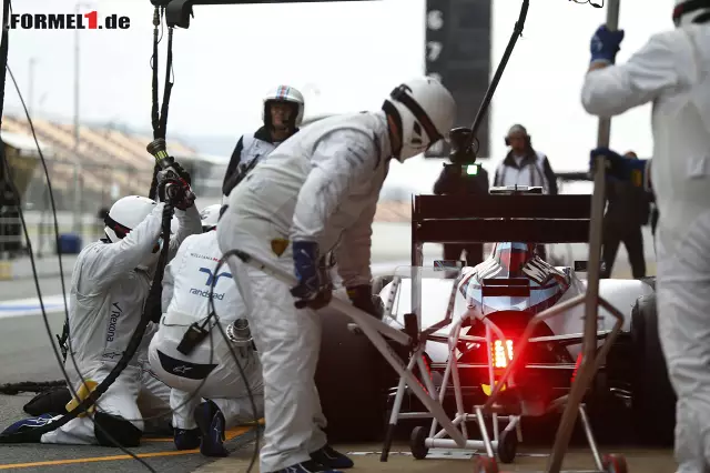 Ohnehin hatten die Mechaniker am Samstag viel zu tun, denn Williams übt (wie Red Bull) fleißig Boxenstopps. Foto zur News: Ohnehin hatten die Mechaniker am Samstag viel zu tun, denn Williams übt (wie Red Bull) fleißig Boxenstopps.