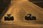 Foto zur News: Sergio Perez (Force India) und Kimi Räikkönen (Ferrari)