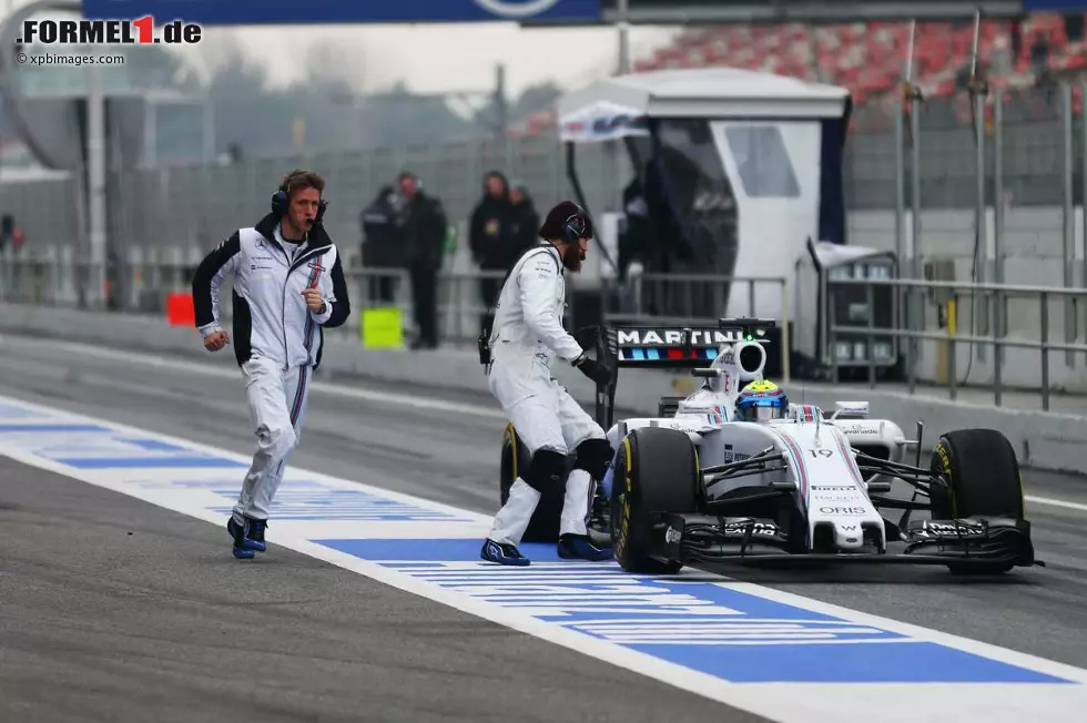 Foto zur News: Weniger gravierend sind die Probleme von Williams, auch wenn die Mechaniker dem in der Boxengasse gestrandeten Felipe Massa zu Hilfe eilen müssen.