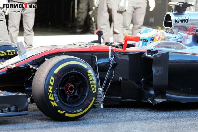Foto zur News: Weil die neue Dichtung für die MGU-K des McLaren erst spät am Abend eingetroffen war, hatte Alonso den Testbetrieb mit zwei Stunden Verspätung aufgenommen.