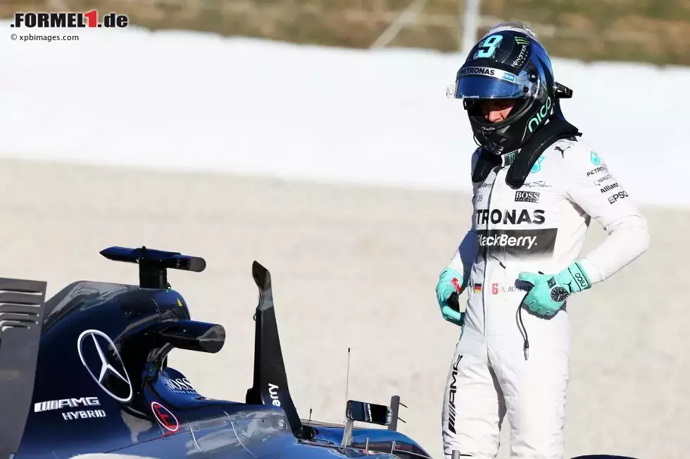 Warst du etwa noch nicht wach, Nico? Das Team schiebt den harmlosen Dreher auf kalte Reifen bei niedrigen Streckentemperaturen. Foto zur News: Warst du etwa noch nicht wach, Nico? Das Team schiebt den harmlosen Dreher auf kalte Reifen bei niedrigen Streckentemperaturen.