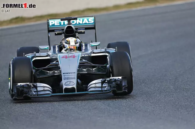 Auch beim W06 von Mercedes erfolgte eine Nasenkorrektur. Die On-Board-Kameras wirken durch die neuen Halterungen erst recht wie Zusatzflügel. Am Nachmittag sorgt ein MGU-K-Defekt für ein vorzeitiges Testende. Foto zur News: Auch beim W06 von Mercedes erfolgte eine Nasenkorrektur. Die On-Board-Kameras wirken durch die neuen Halterungen erst recht wie Zusatzflügel. Am Nachmittag sorgt ein MGU-K-Defekt für ein vorzeitiges Testende.