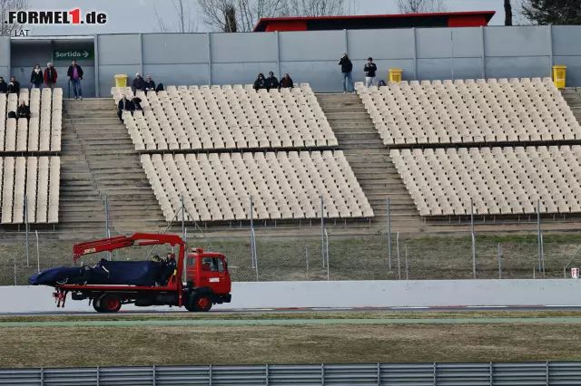 Eine zweite Unterbrechung folgt am Nachmittag, als der Toro Rosso von Carlos Sainz junior ausrollt. Foto zur News: Eine zweite Unterbrechung folgt am Nachmittag, als der Toro Rosso von Carlos Sainz junior ausrollt.