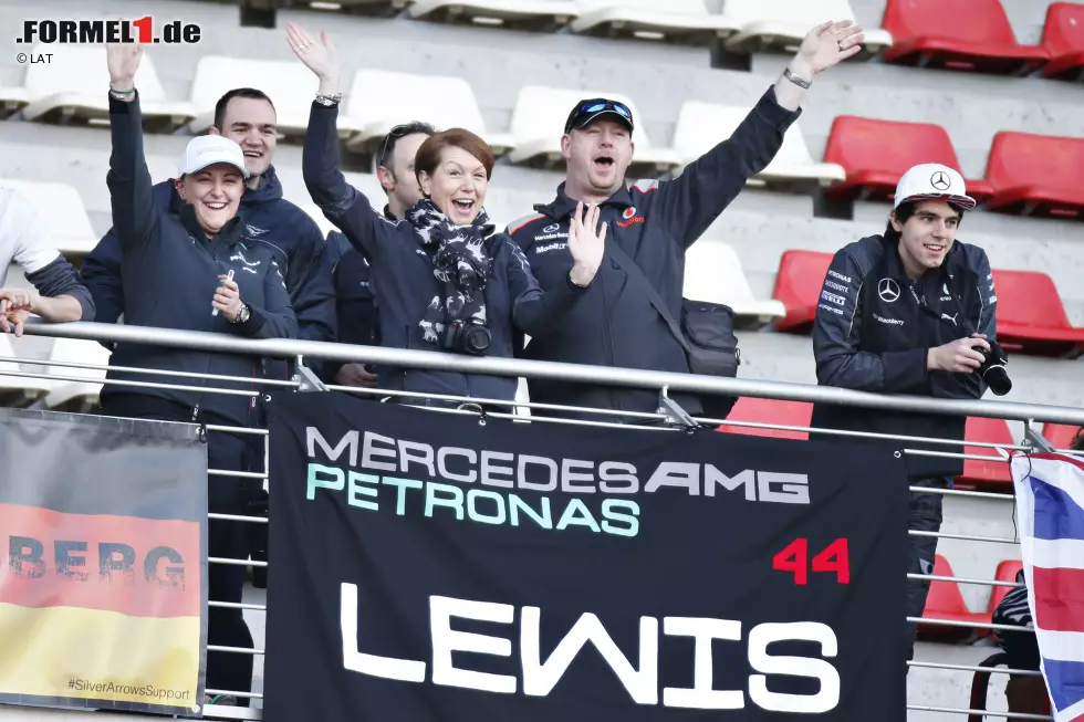 Foto zur News: Fans von Lewis Hamilton (Mercedes)