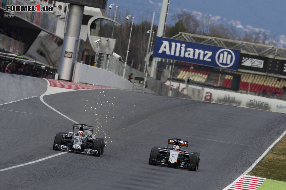 Foto zur News: Daniel Ricciardo (Red Bull) und Nico Hülkenberg (Force India)