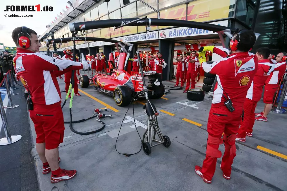 Foto zur News: Ferrari übt Boxenstopps