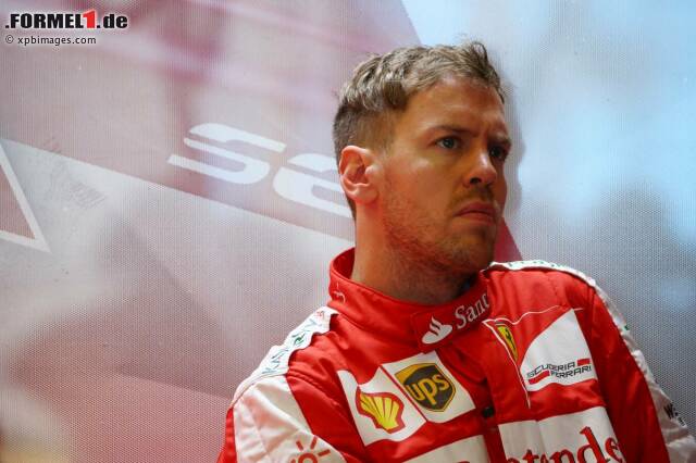 Foto zur News: Sebastian Vettel hat keinen Grund, allzu finster auf Ferrari zu schauen