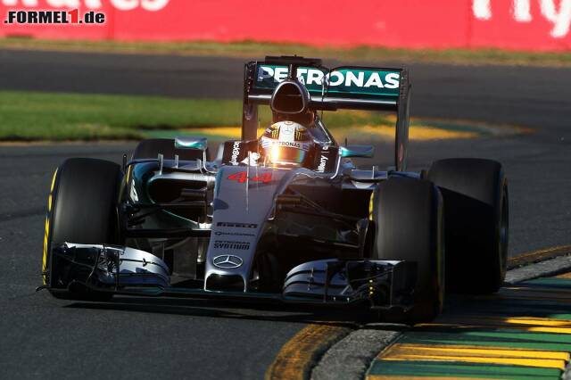 Foto zur News: Lewis Hamilton glänzte im ersten Formel-1-Qualifying der Formel-1-Saison 2015 und nahm seinem Teamkollegen...