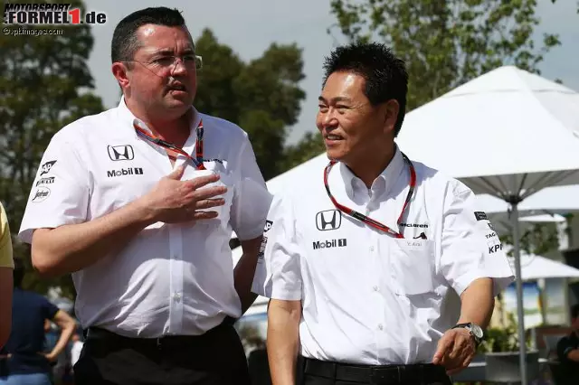 Eric Boullier mit Yasuhisa Arai (McLaren Honda) Foto zur News: Eric Boullier mit Yasuhisa Arai (McLaren Honda)