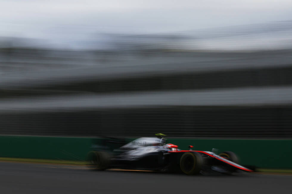 Foto zur News: McLaren fährt zu Saisonbeginn dem Feld hinterher