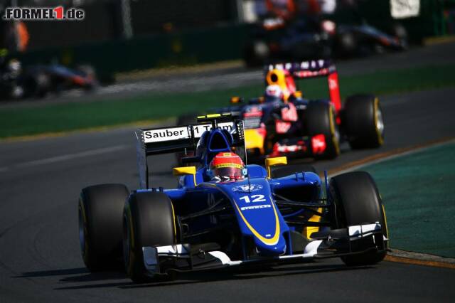 Foto zur News: Ein Red Bull im Rückspiegel: Sauber-Rookie Felipe Nasr fuhr auf Rang fünf