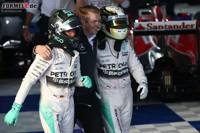 Nico Rosberg und Lewis Hamilton Foto zur News: Nico Rosberg und Lewis Hamilton