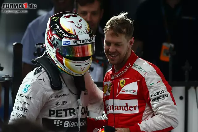 Lewis Hamilton und Sebastian Vettel Foto zur News: Lewis Hamilton und Sebastian Vettel
