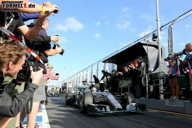 Lewis Hamilton (Mercedes AMG Petronas Formula One Team) Foto zur News: Lewis Hamilton (Mercedes AMG Petronas Formula One Team)