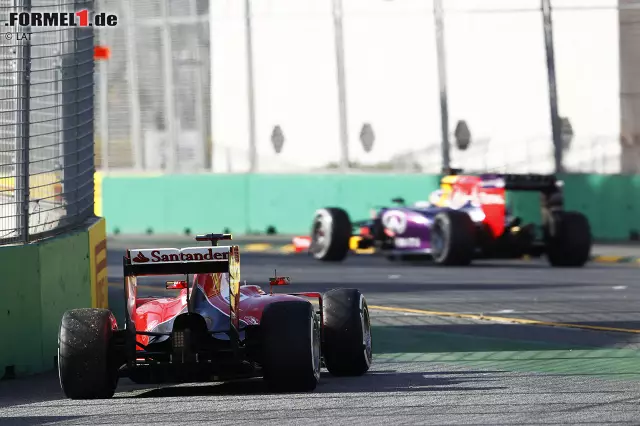 Kimi Räikkönen hinter Daniel Ricciardo Foto zur News: Kimi Räikkönen hinter Daniel Ricciardo