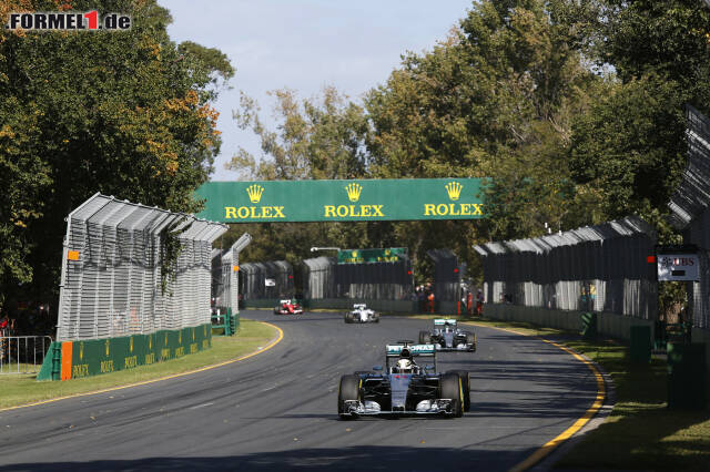 Foto zur News: Gegner in Sicht, aber nur am Anfang: Hamilton und Rosberg waren zu überlegen
