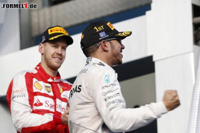 Foto zur News: Lewis Hamilton Sebastian Vettel (Scuderia Ferrari) (Mercedes AMG Petronas Formula One Team)