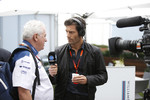 Foto zur News: Mark Webber interviewt Pat Symonds