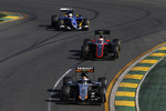 Foto zur News: Sergio Perez (Force India), Jenson Button (McLaren) und Marcus Ericsson (Sauber)